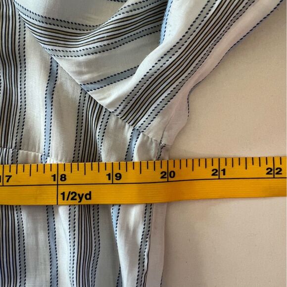 Express The City Shirt Size M White Black Blue Striped Long‎ Sleeve Button Up - Picture 11 of 13